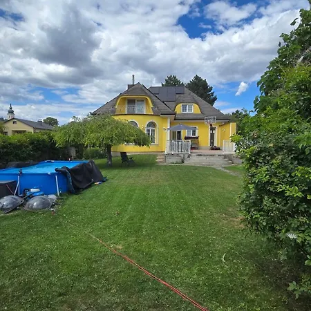 Villa Familienglueck Mit Grossem Garten Pool Und 3 Zimmer Villa *