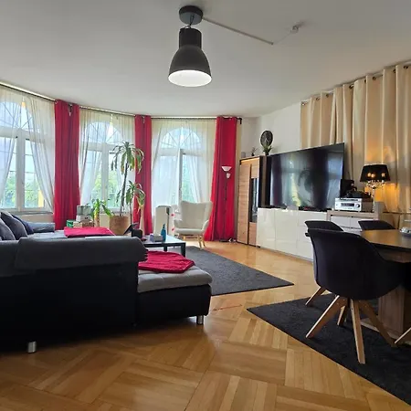 Villa Villa Familienglueck Mit Grossem Garten Pool Und 3 Zimmer Gerasdorf bei Wien