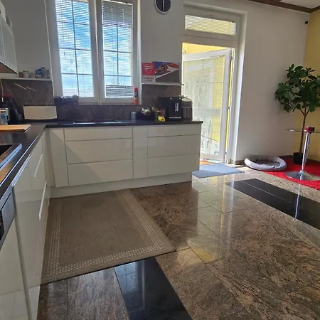 Villa Familienglueck Mit Grossem Garten Pool Und 3 Zimmer Gerasdorf bei Wien