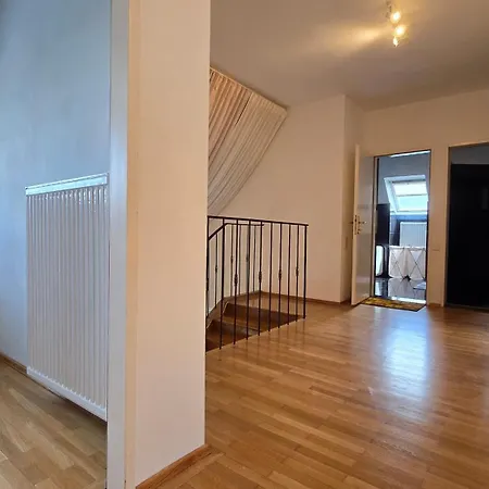 Villa Familienglueck Mit Grossem Garten Pool Und 3 Zimmer Villa Gerasdorf bei Wien