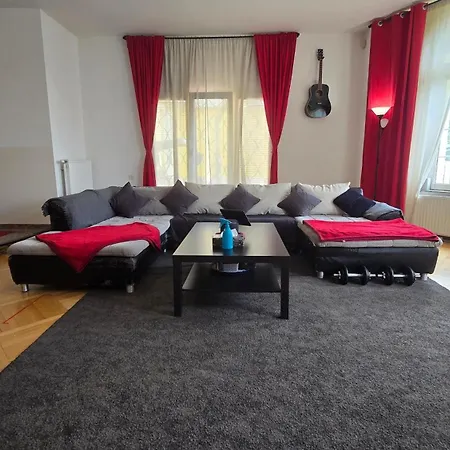Villa Familienglueck Mit Grossem Garten Pool Und 3 Zimmer Gerasdorf bei Wien