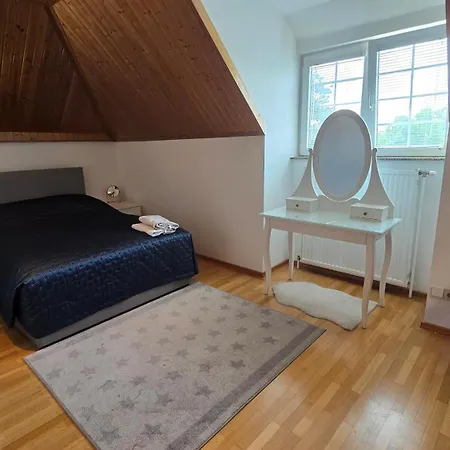 Villa Villa Familienglueck Mit Grossem Garten Pool Und 3 Zimmer *