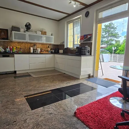 Villa Villa Familienglueck Mit Grossem Garten Pool Und 3 Zimmer *