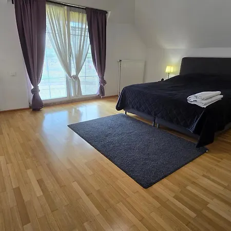 Villa Familienglueck Mit Grossem Garten Pool Und 3 Zimmer Villa Gerasdorf bei Wien