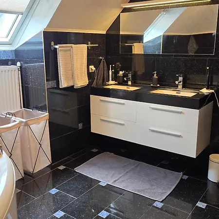 Villa Familienglueck Mit Grossem Garten Pool Und 3 Zimmer Villa *