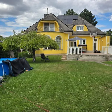 Villa Villa Familienglueck Mit Grossem Garten Pool Und 3 Zimmer Gerasdorf bei Wien