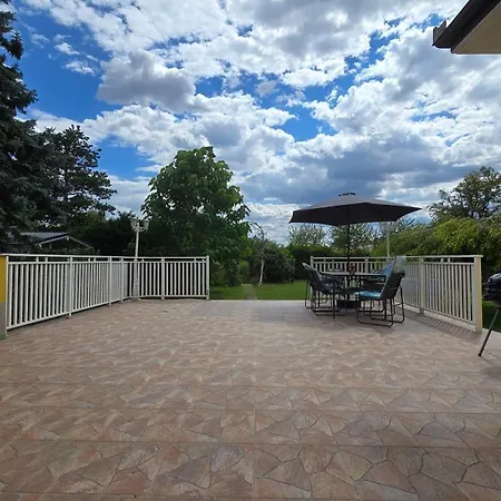 Villa Villa Familienglueck Mit Grossem Garten Pool Und 3 Zimmer Gerasdorf bei Wien