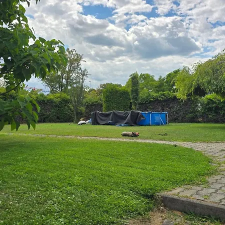 Villa Villa Familienglueck Mit Grossem Garten Pool Und 3 Zimmer Gerasdorf bei Wien
