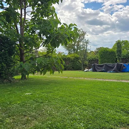 Villa Familienglueck Mit Grossem Garten Pool Und 3 Zimmer Villa Gerasdorf bei Wien