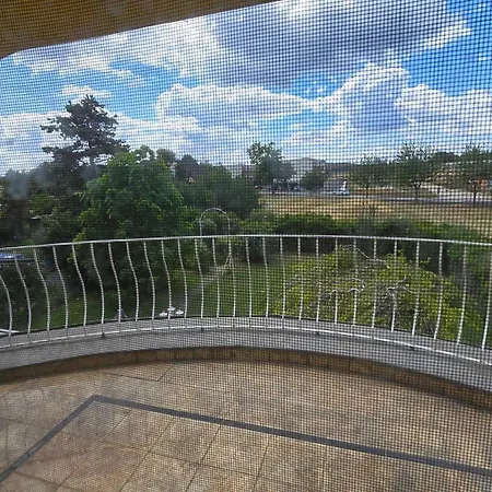 Villa Familienglueck Mit Grossem Garten Pool Und 3 Zimmer Gerasdorf bei Wien
